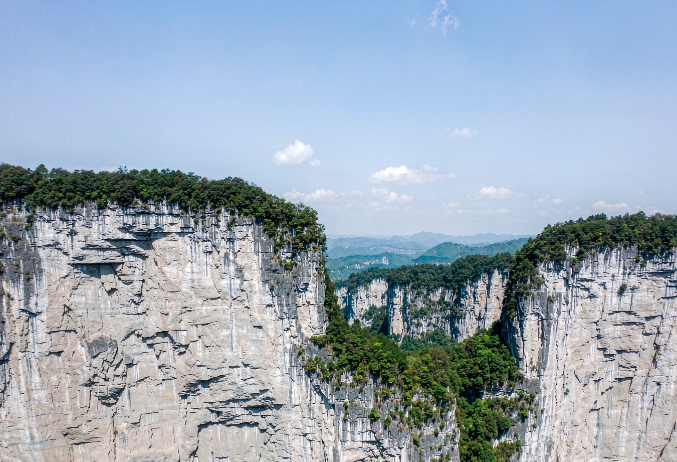 Wuhan Enshi Canyon Wellness Journey — 4 Days / 3 Nights — Grand Canyon and Tujia Culture