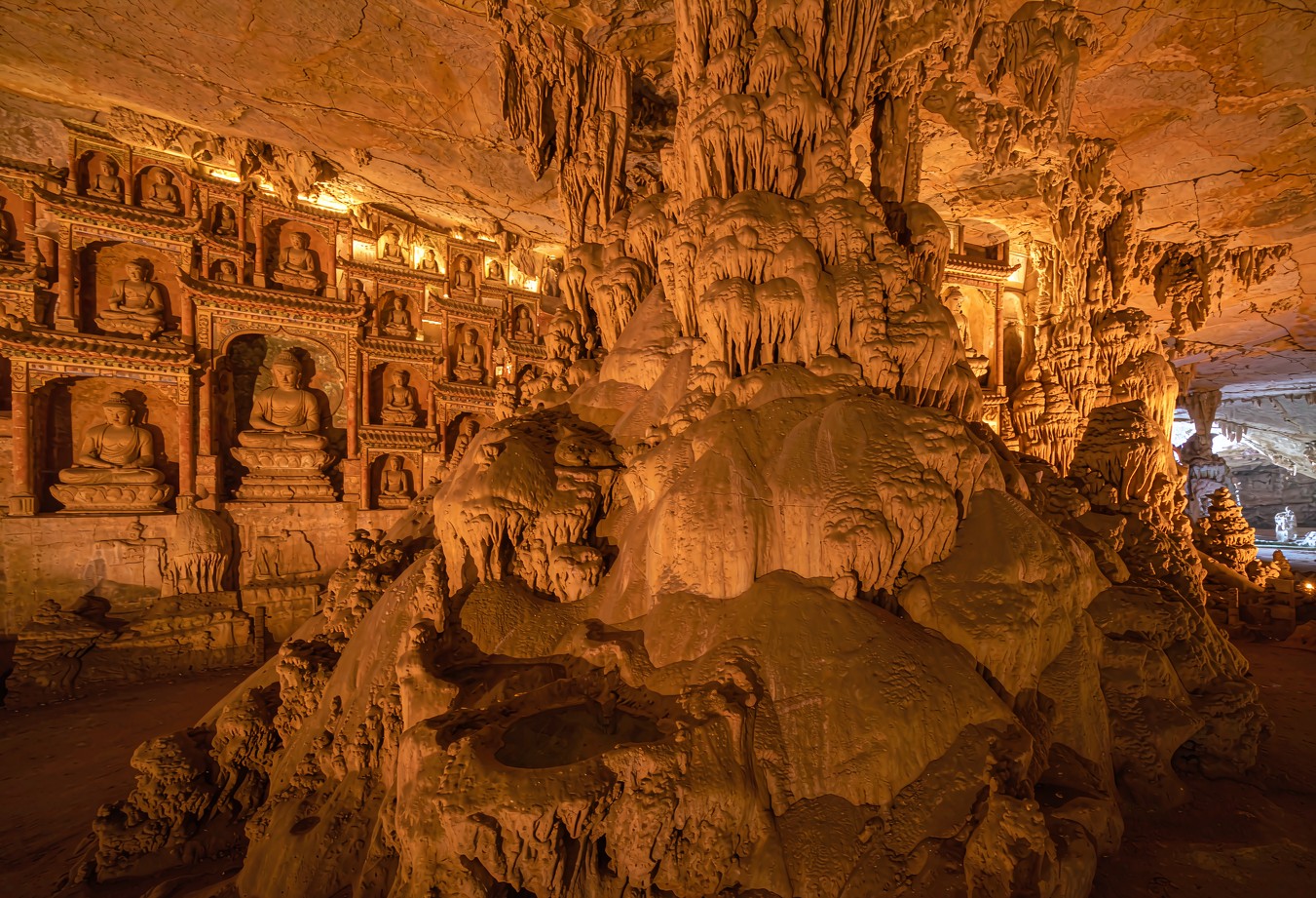 Chongqing Jinfoshan Wellness Journey — 4 Days / 3 Nights — Karst Table Mountain and Hot Springs