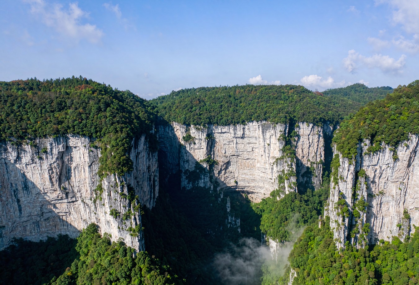 Wuhan Enshi and Lichuan Wellness Journey — 6 Days / 5 Nights — The Grand Canyon and Tenglong Cave, Entirely by Rail