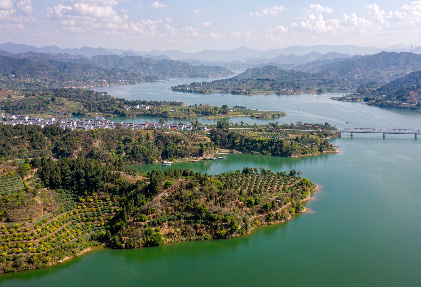 Chongqing Riverside Heritage Wellness Journey — 6 Days / 5 Nights — Changshou Lake, Baiheliang and Shibao Fort, the Flattest Route