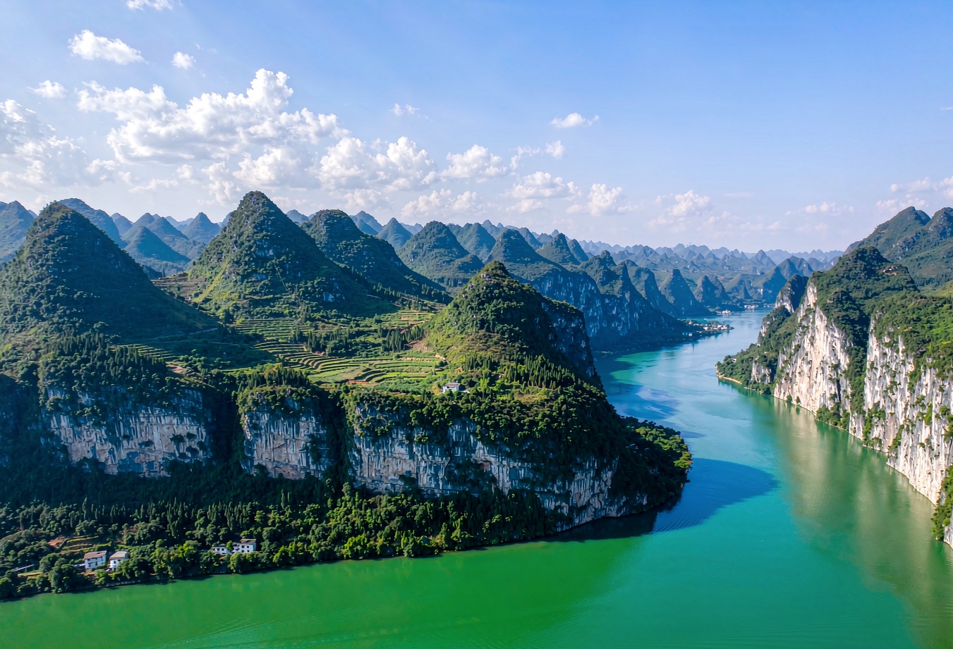 Chongqing Southeast Loop Wellness Journey — 6 Days / 5 Nights — Karst Bridges and the Wujiang Gallery, a Loop Without Backtracking